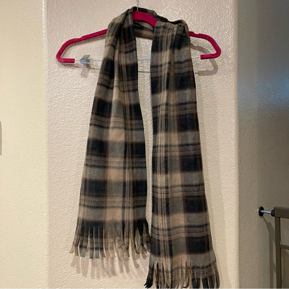 Beige plaid scarf